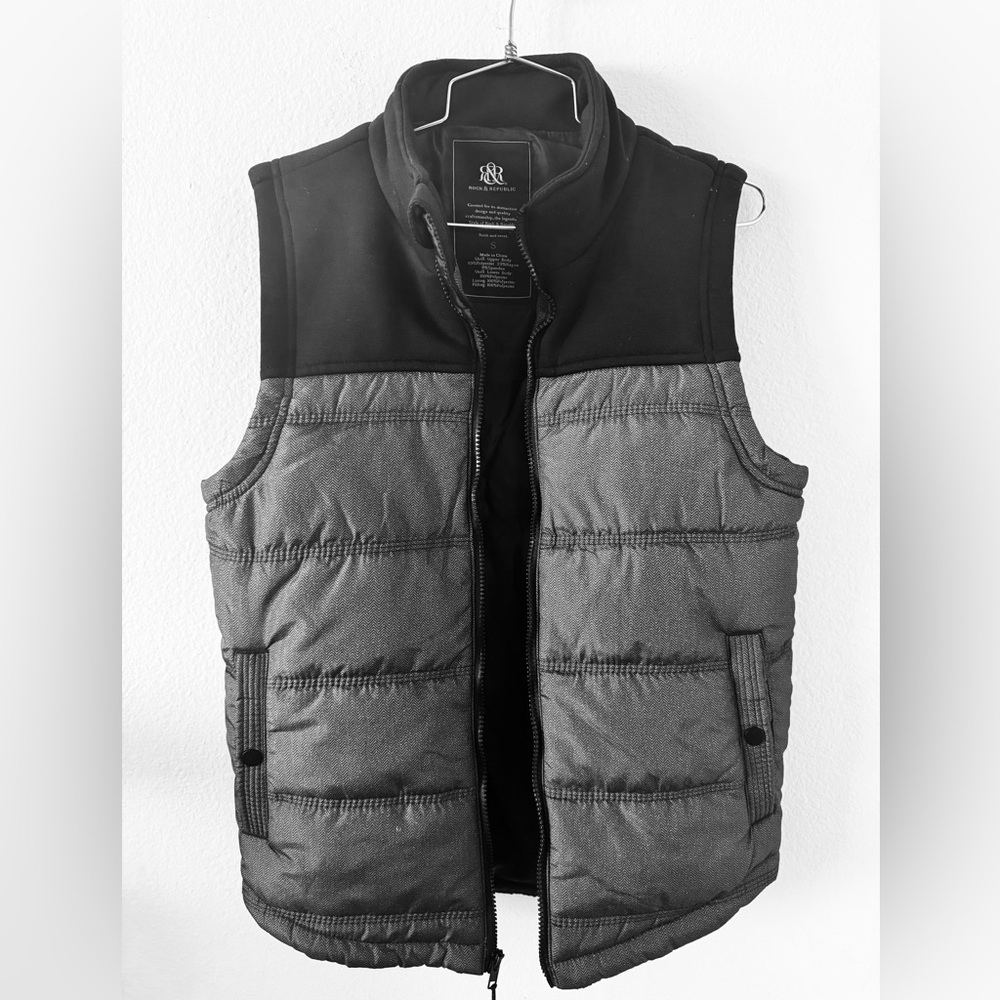 NWT Rock & Republic Black and Gray Men's Puffer Vest